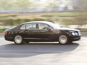 Bentley Flying Spur черный