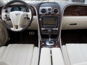 Bentley Flying Spur белый