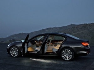 BMW 750 new черный