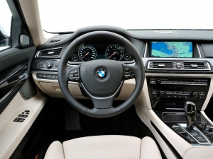 BMW 750 new черный