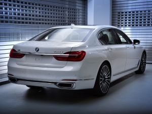 BMW 750 new белый