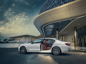 BMW 750 new белый